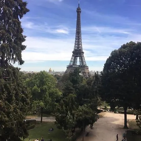 Eiffel Tower アパート *